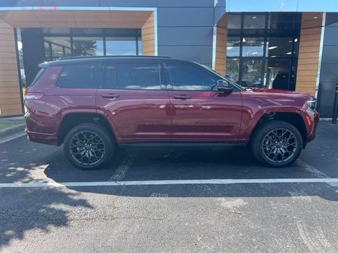 Used 2023 Jeep Grand Cherokee L Summit AWD/4WD image 2