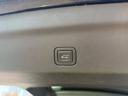 Used 2023 GMC Yukon XL Denali image 25