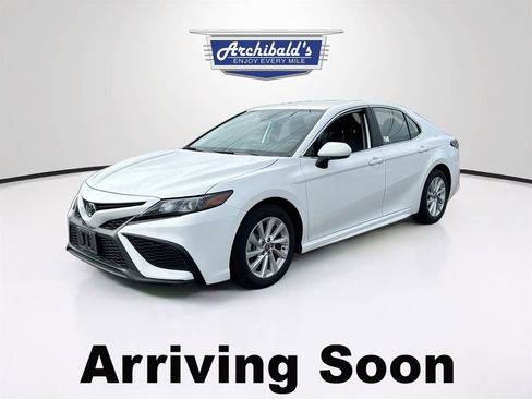 Used 2024 Toyota Camry SE FWD image 2