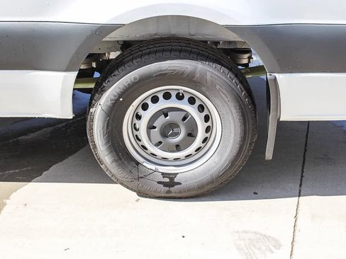 New 2024 Mercedes-Benz eSprinter 170 Cargo image 8