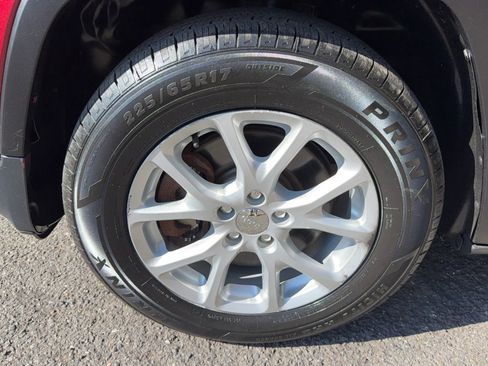 Used 2014 Jeep Cherokee Latitude w/ Cold Weather Group AWD/4WD image 9