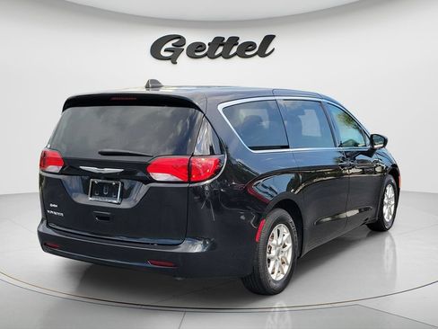 Used 2023 Chrysler Voyager LX FWD image 5