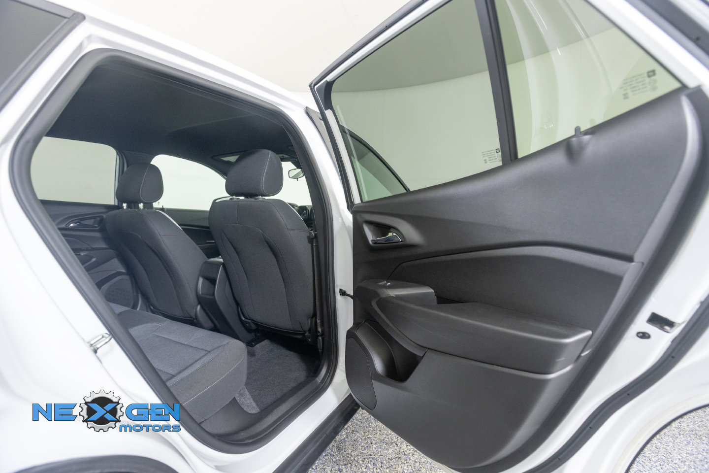 Used 2025 Chevrolet Trax RS w/ Driver Confidence Package FWD image 37