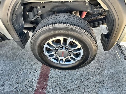 Used 2024 GMC Sierra 3500 SLE w/ SLE Value Package image 12