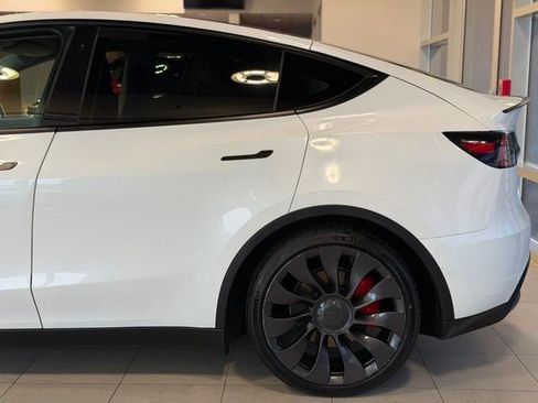 Used 2022 Tesla Model Y Performance AWD/4WD image 9