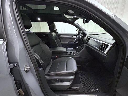 Used 2022 Volkswagen Atlas Cross Sport SEL R-Line AWD/4WD image 15