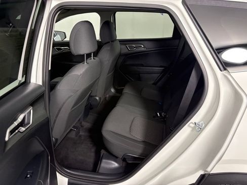 Used 2025 Kia Sportage LX image 28