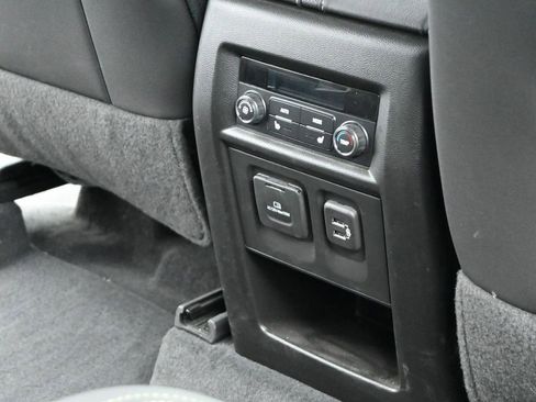 Used 2023 Chevrolet Traverse Premier image 28