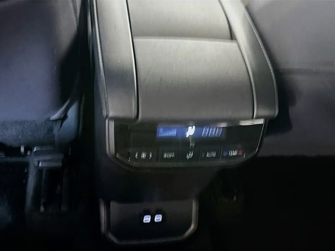 Used 2023 Toyota Highlander LE image 27