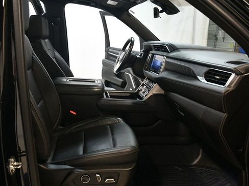 Used 2021 GMC Yukon Denali w/ Denali Premium Package image 31