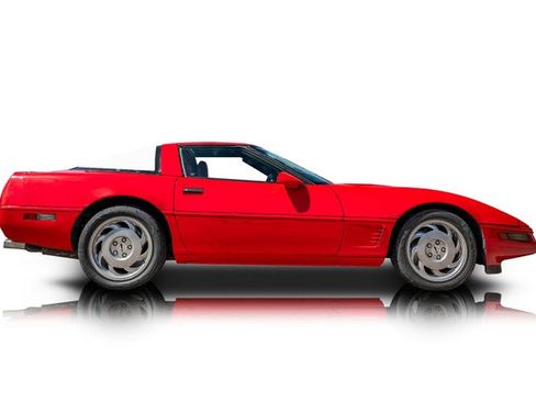 Used 1996 Chevrolet Corvette Coupe RWD image 2
