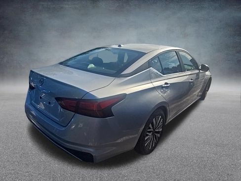 Used 2025 Nissan Altima 2.5 SV FWD image 8