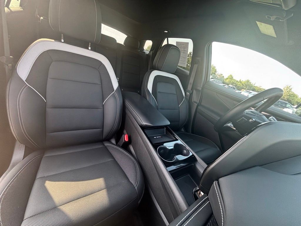 Used 2024 Chevrolet Blazer EV LT AWD/4WD image 32