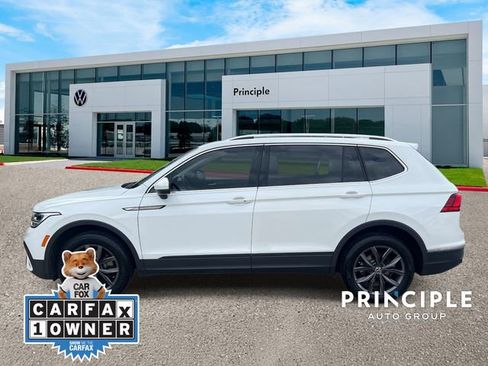 Used 2022 Volkswagen Tiguan SE w/ Panoramic Sunroof Package image 7
