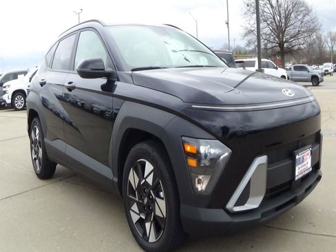 Used 2025 Hyundai Kona SEL FWD image 4