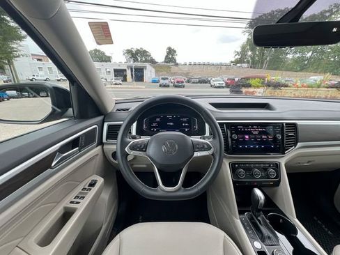 Certified 2022 Volkswagen Atlas SE w/ Panoramic Sunroof Package image 14