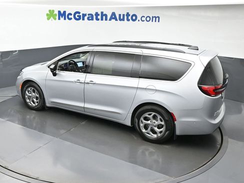 Used 2024 Chrysler Pacifica Limited image 26
