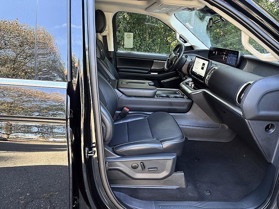 Used 2025 Ford Expedition Max Platinum AWD/4WD image 21