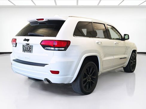 Used 2020 Jeep Grand Cherokee Altitude image 4
