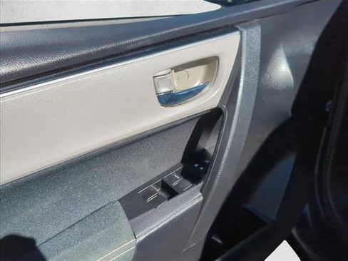 Used 2017 Toyota Corolla LE image 11