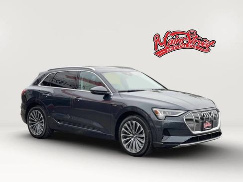 Used 2019 Audi e-tron Prestige w/ Prestige Package image 1