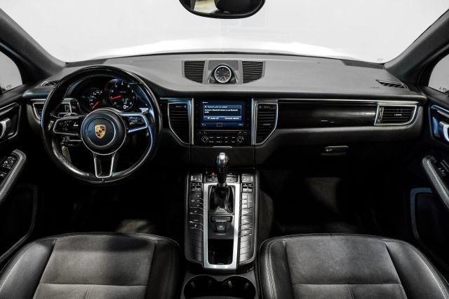 Used 2018 Porsche Macan AWD/4WD image 16