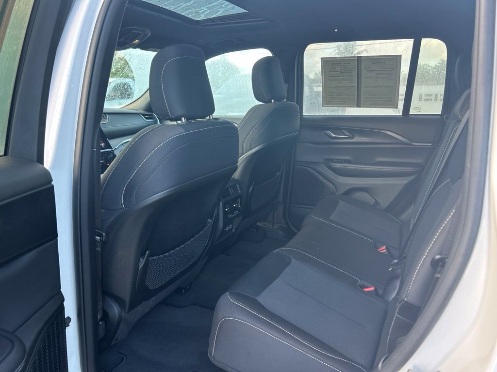 Used 2024 Jeep Grand Cherokee Laredo X w/ Luxury Tech Group I AWD/4WD image 32