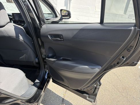 Used 2022 Toyota Corolla Cross LE AWD/4WD image 36