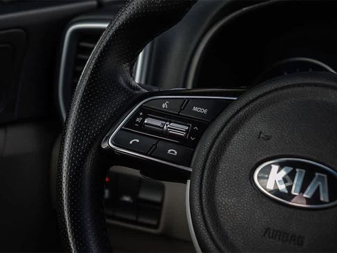 Used 2020 Kia Sportage S image 16