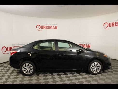 Used 2018 Toyota Corolla LE w/ Carpet Mat Package (TMS) FWD image 9