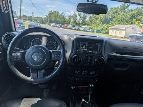 Used 2017 Jeep Wrangler Unlimited Rubicon AWD/4WD image 10