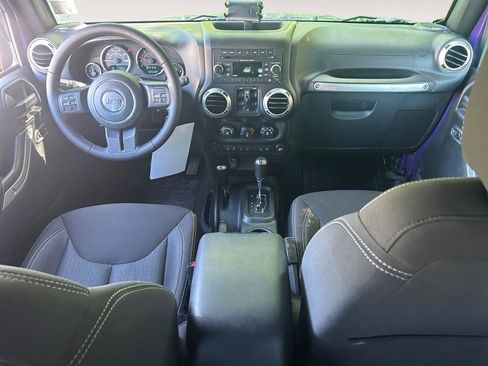 Used 2018 Jeep Wrangler Unlimited Sahara w/ Connectivity Group AWD/4WD image 10