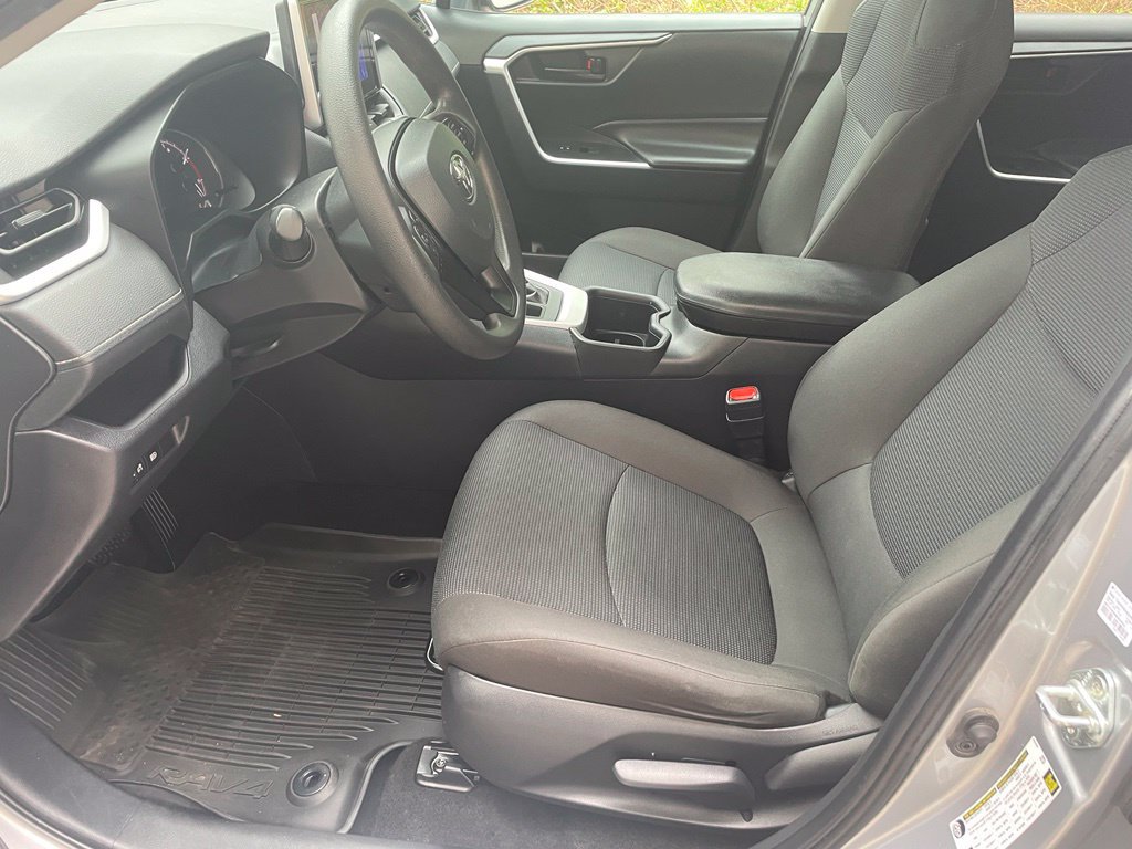 Used 2024 Toyota RAV4 LE AWD/4WD image 12