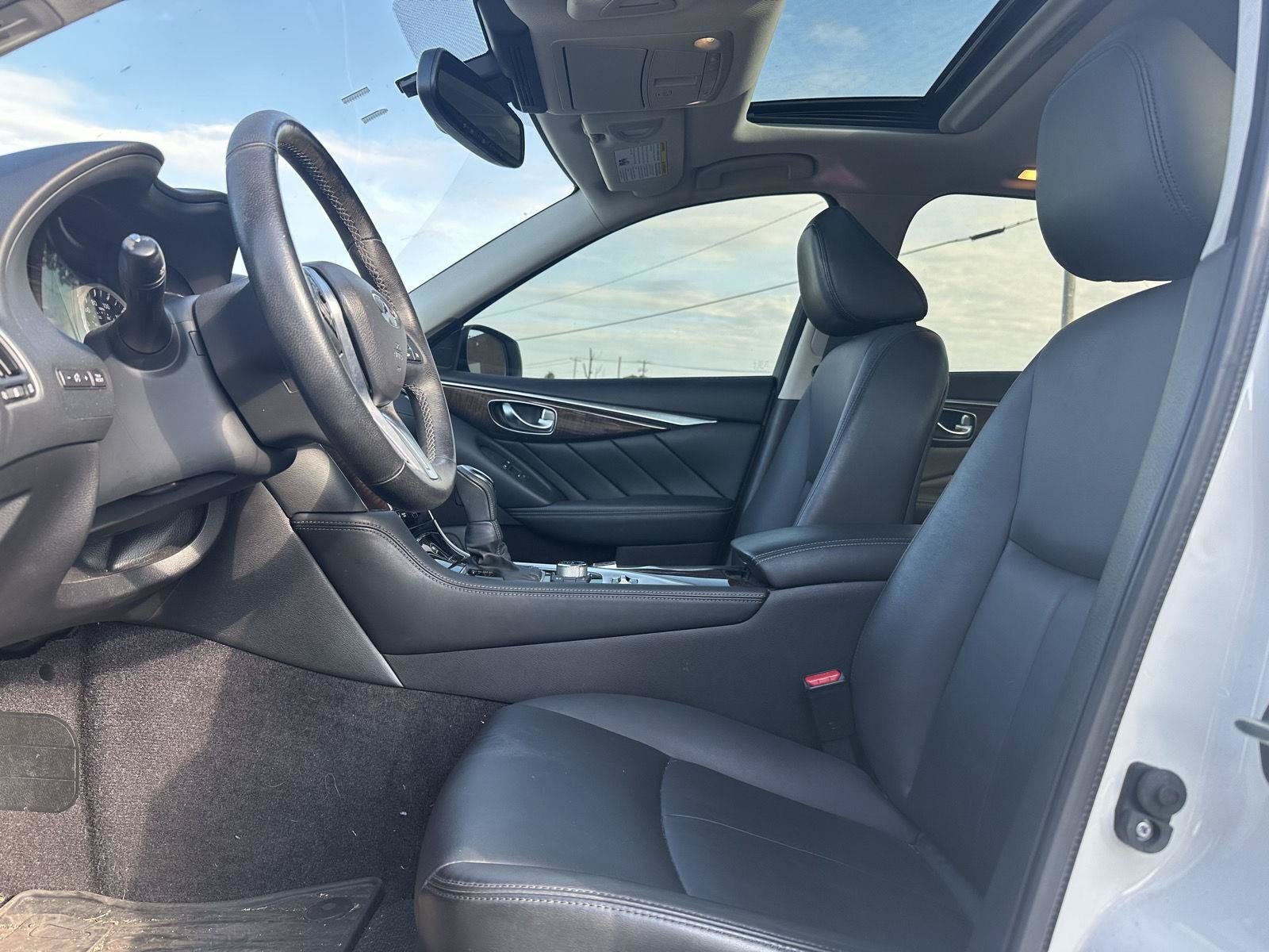 Used 2018 INFINITI Q50 Luxe w/ Essential Package (3.0T Luxe) AWD/4WD image 11