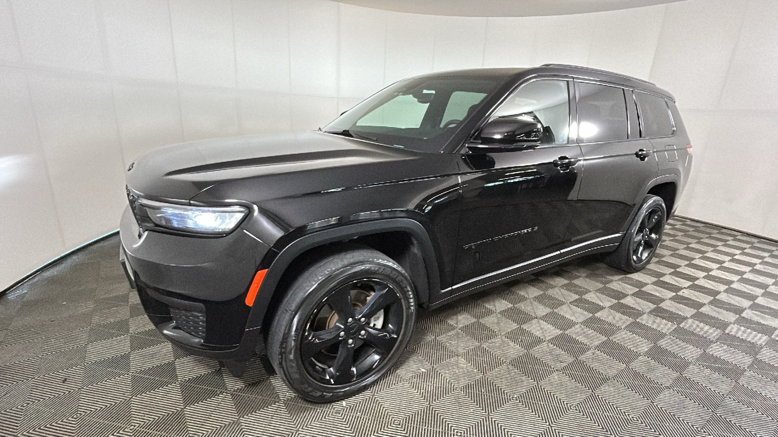 Used 2023 Jeep Grand Cherokee L Laredo AWD/4WD image 8