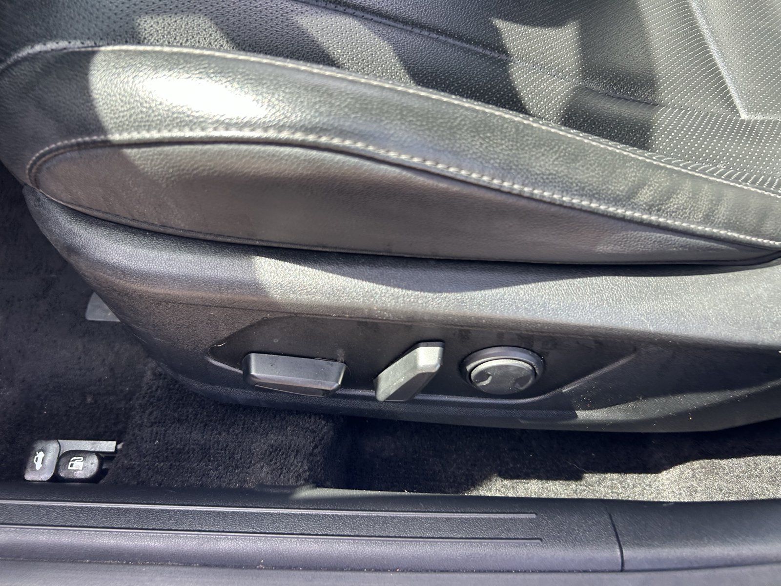 Used 2024 Hyundai Elantra Limited FWD image 14
