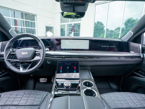 Used 2025 Cadillac Escalade V w/ LPO, ONYX Package AWD/4WD image 54