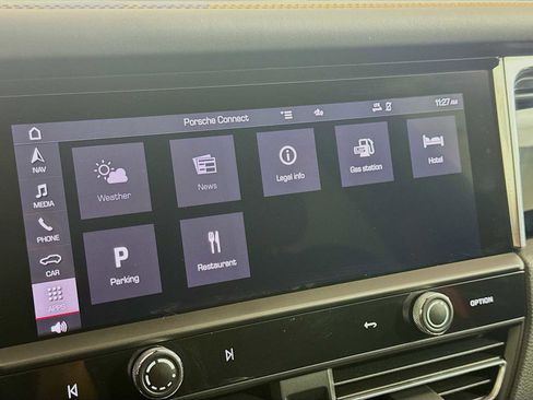 Certified 2025 Porsche Macan AWD/4WD image 17