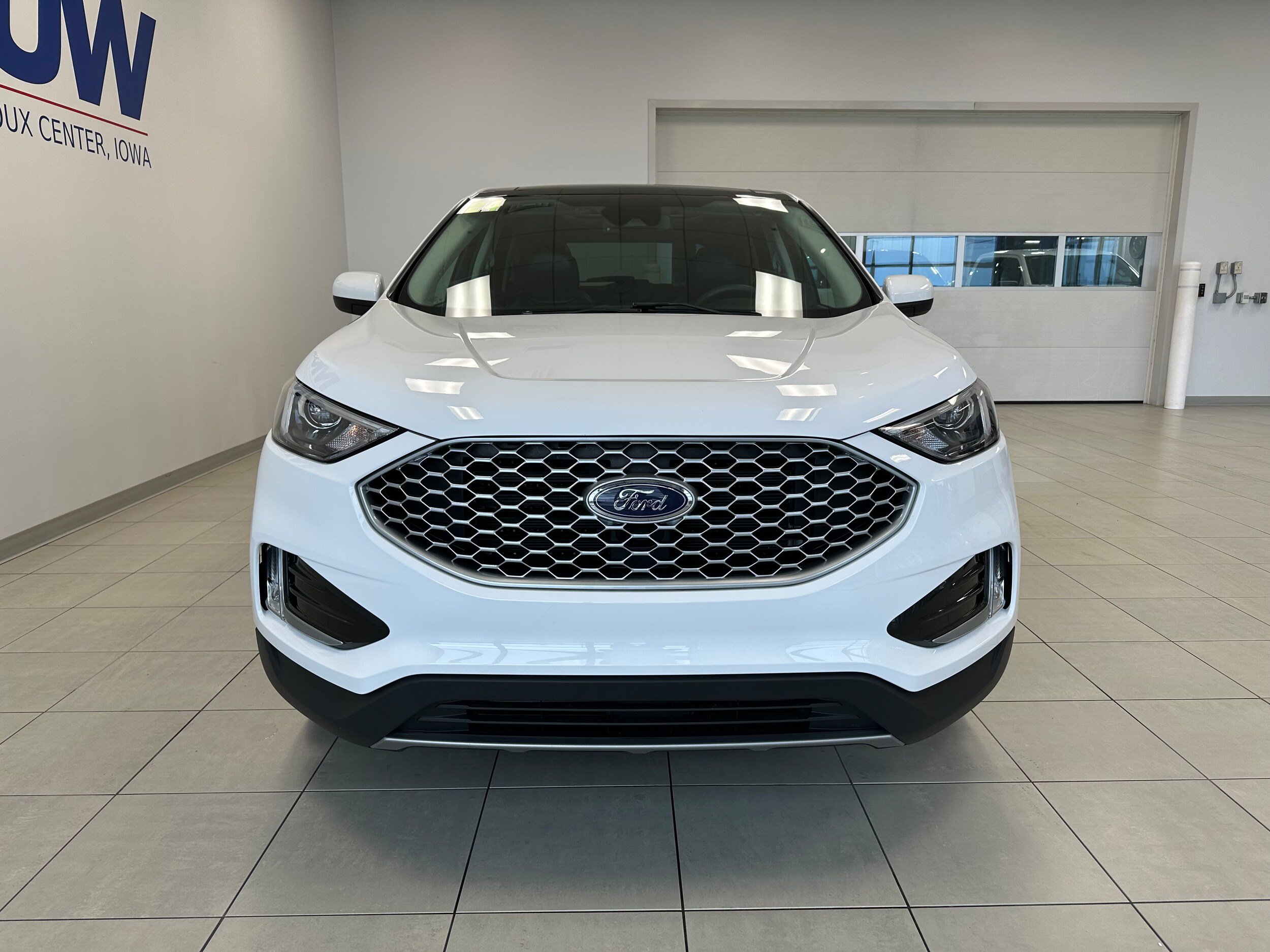 Used 2024 Ford Edge SEL w/ Convenience Package AWD/4WD image 3