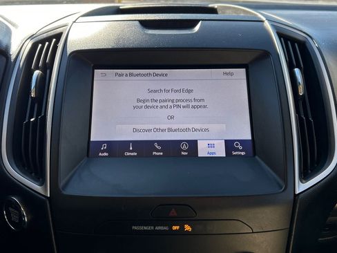 Used 2020 Ford Edge SEL image 36