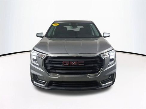 Used 2024 GMC Terrain SLE FWD image 3