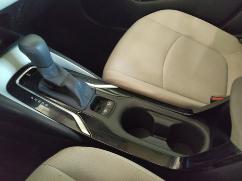 Used 2022 Toyota Corolla LE FWD image 26