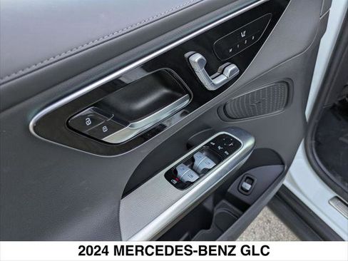 Used 2024 Mercedes-Benz GLC 300 SUV image 11