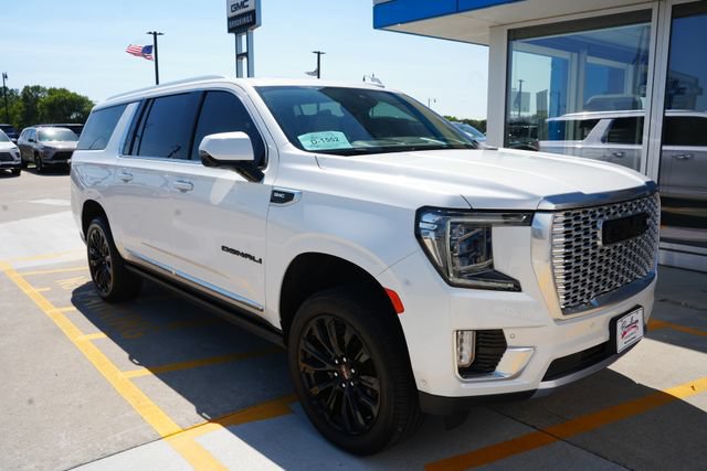 Used 2023 GMC Yukon XL Denali w/ Denali Reserve Package AWD/4WD image 35