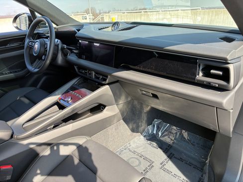 New 2026 Porsche Macan 4 Electric AWD/4WD image 22