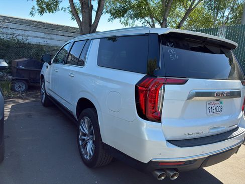 Used 2022 GMC Yukon XL Denali AWD/4WD image 5