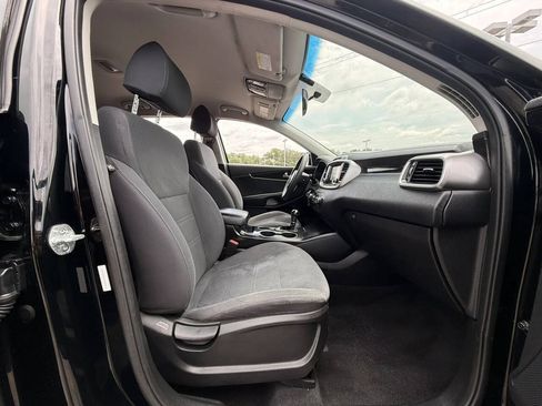 Used 2018 Kia Sorento FWD image 9