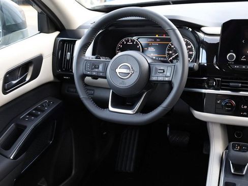 New 2025 Nissan Pathfinder SV image 25