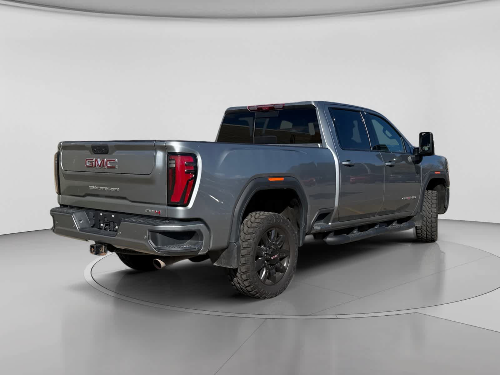 Used 2024 GMC Sierra 2500 AT4 w/ Technology Package AWD/4WD image 4