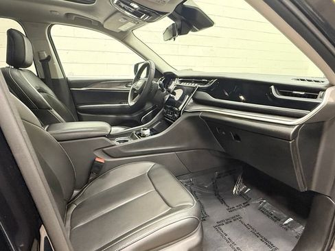 Used 2023 Jeep Grand Cherokee 30th Anniversary AWD/4WD image 37